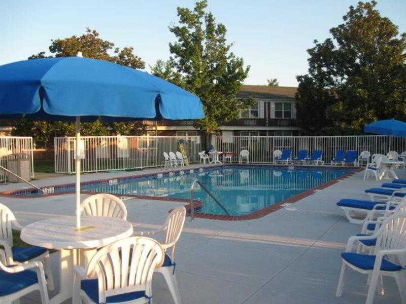Clarion Inn Falls Church-Arlington Екстериор снимка