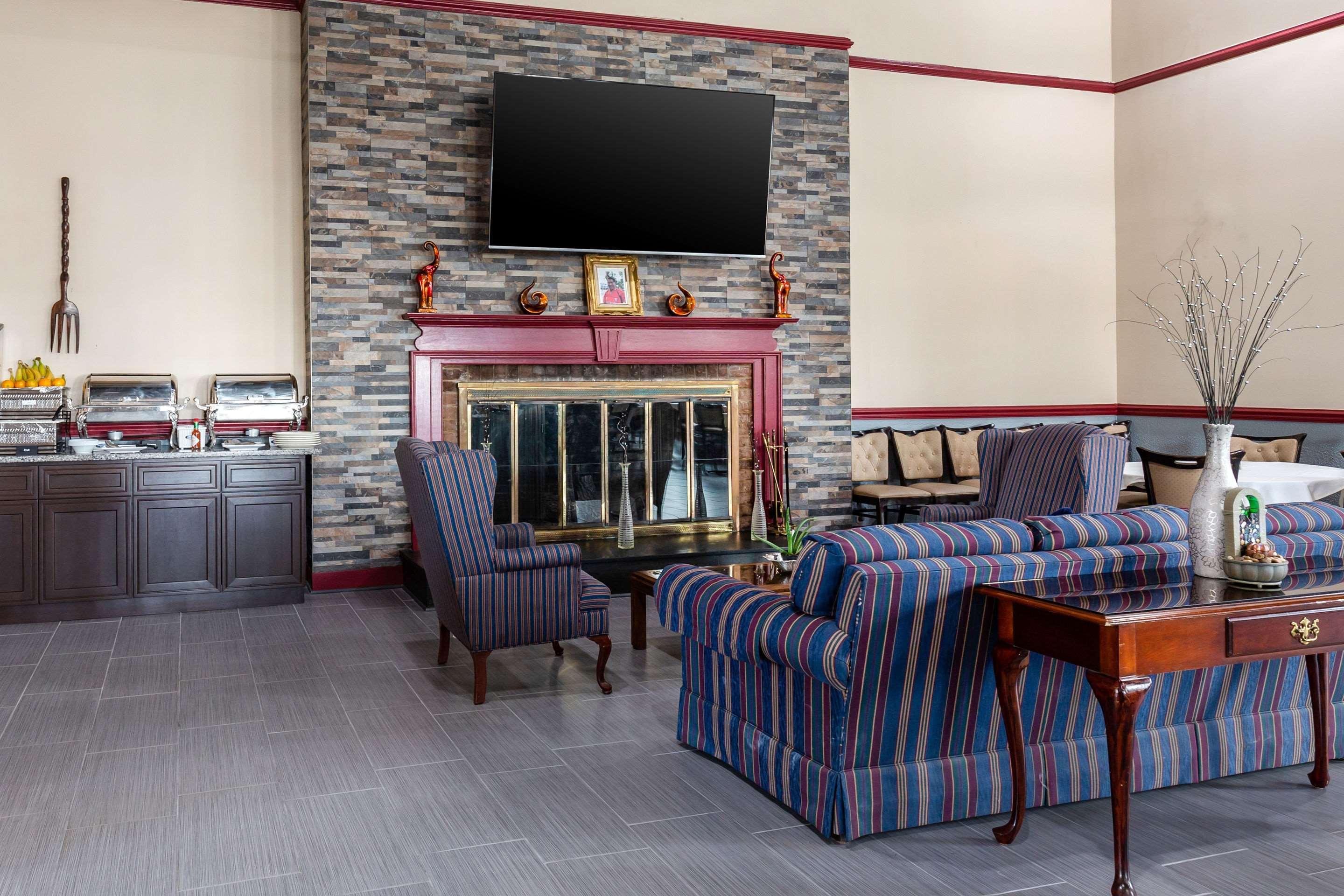 Clarion Inn Falls Church-Arlington Екстериор снимка