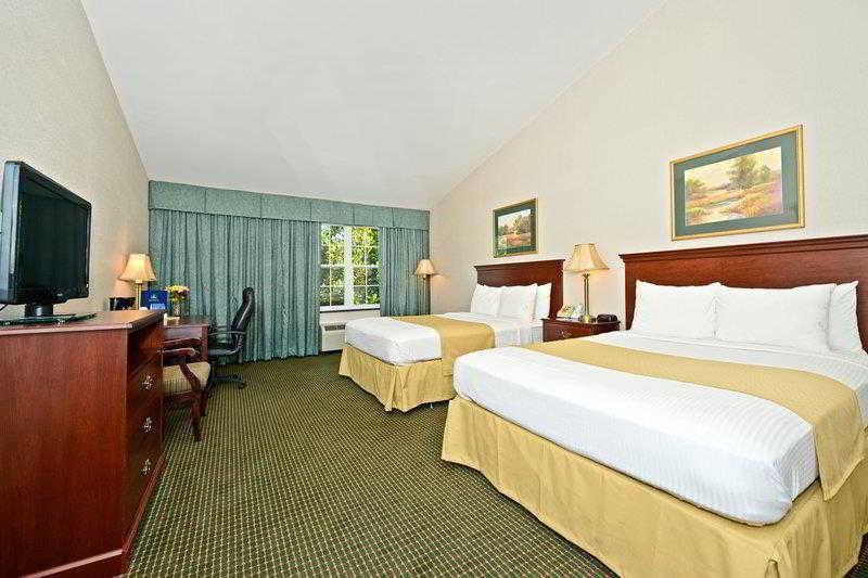 Clarion Inn Falls Church-Arlington Екстериор снимка