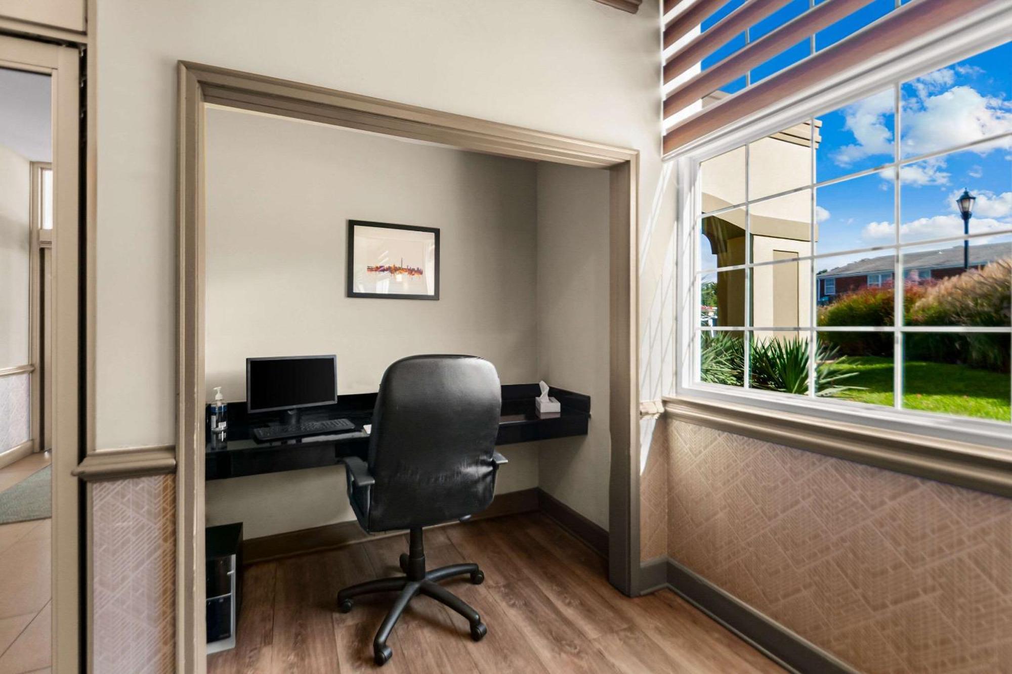 Clarion Inn Falls Church-Arlington Екстериор снимка