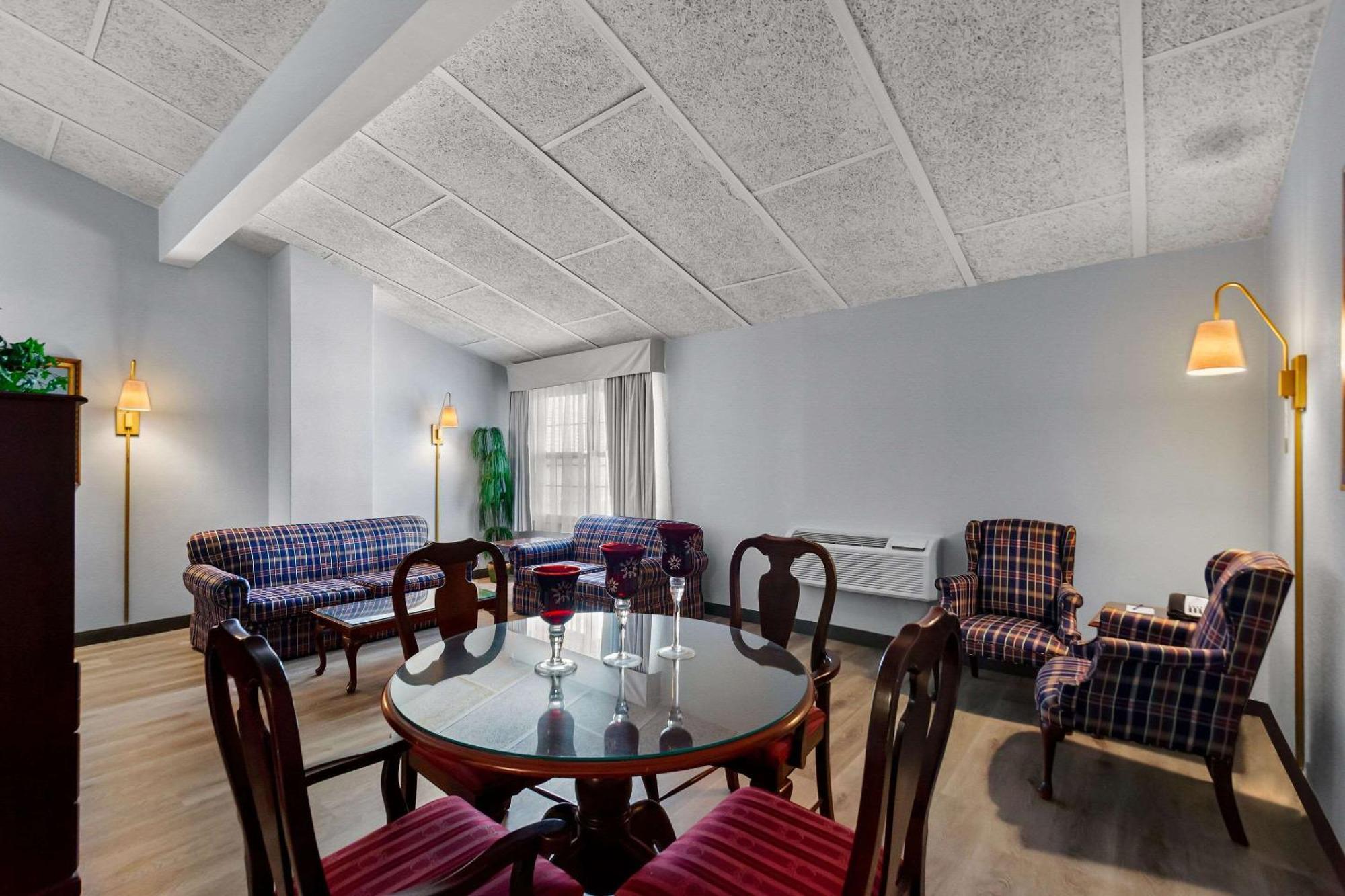 Clarion Inn Falls Church-Arlington Екстериор снимка