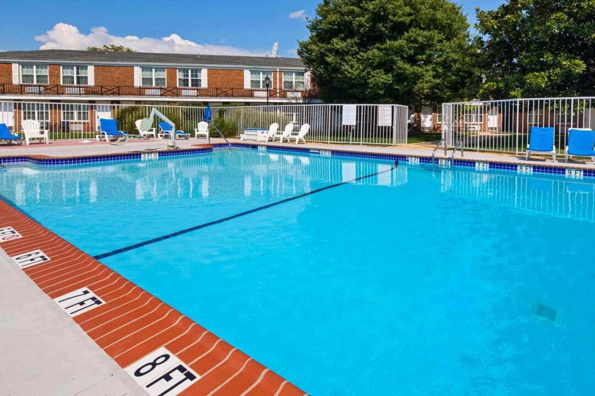 Clarion Inn Falls Church-Arlington Екстериор снимка