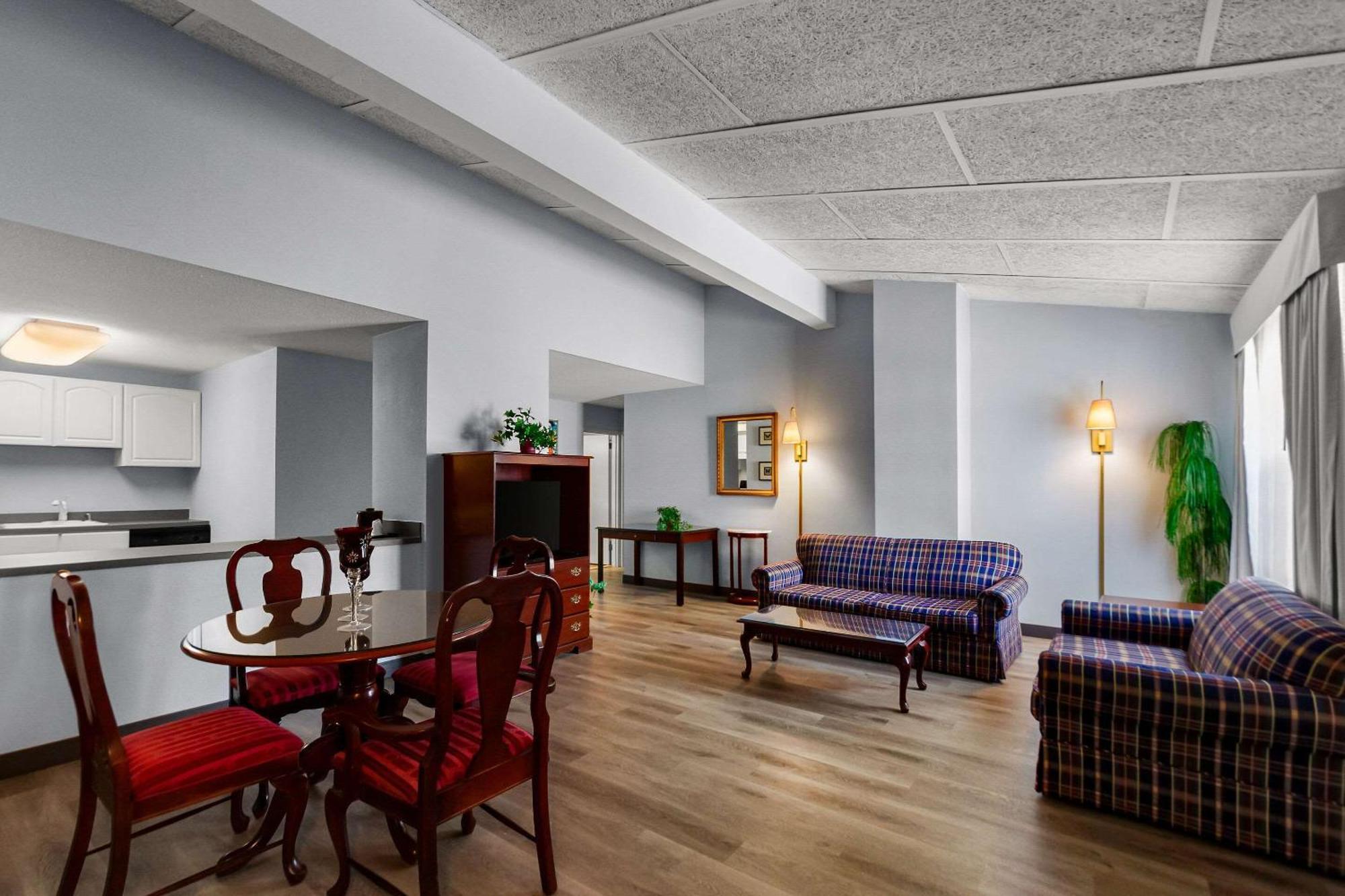 Clarion Inn Falls Church-Arlington Екстериор снимка