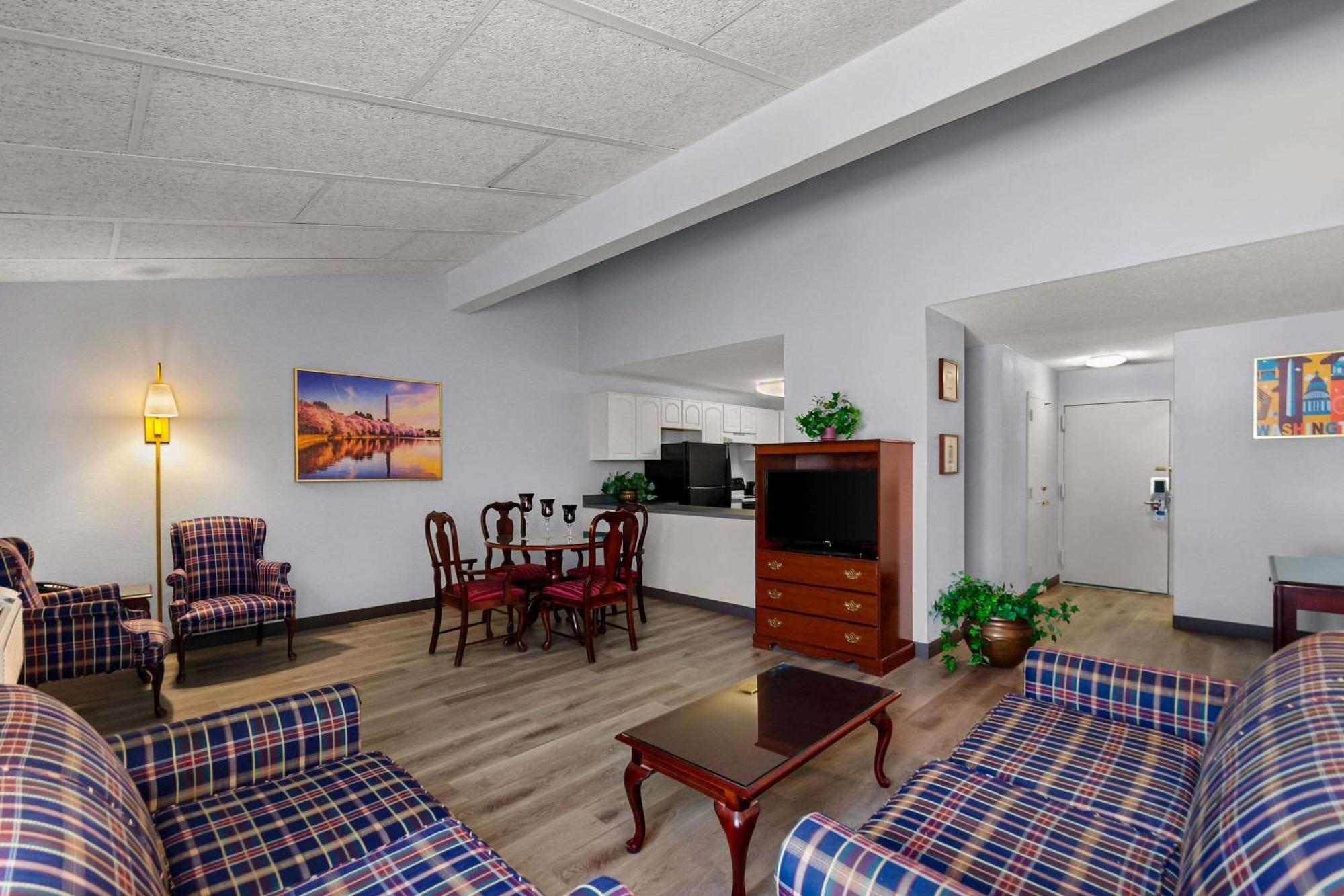 Clarion Inn Falls Church-Arlington Екстериор снимка