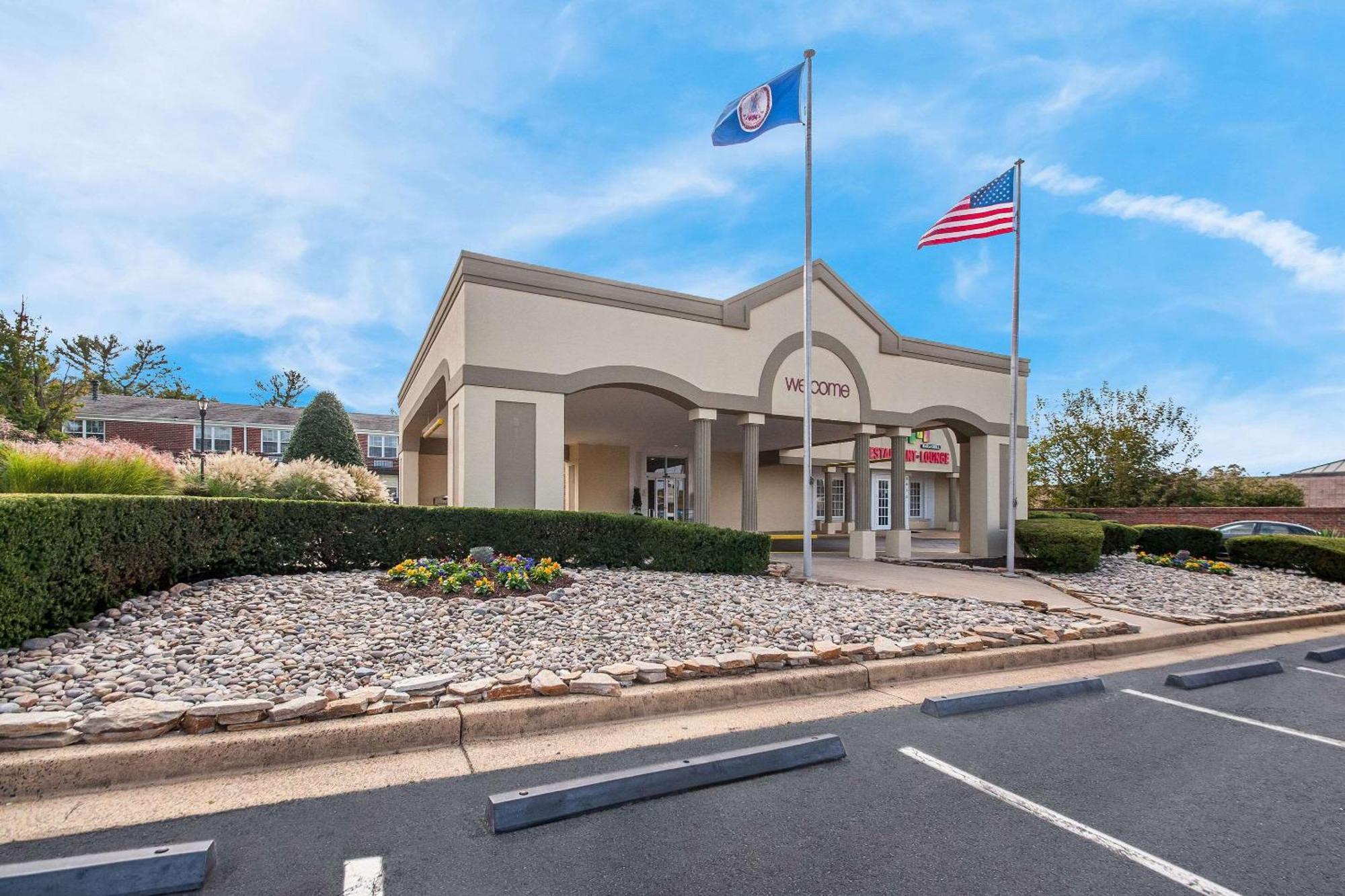 Clarion Inn Falls Church-Arlington Екстериор снимка