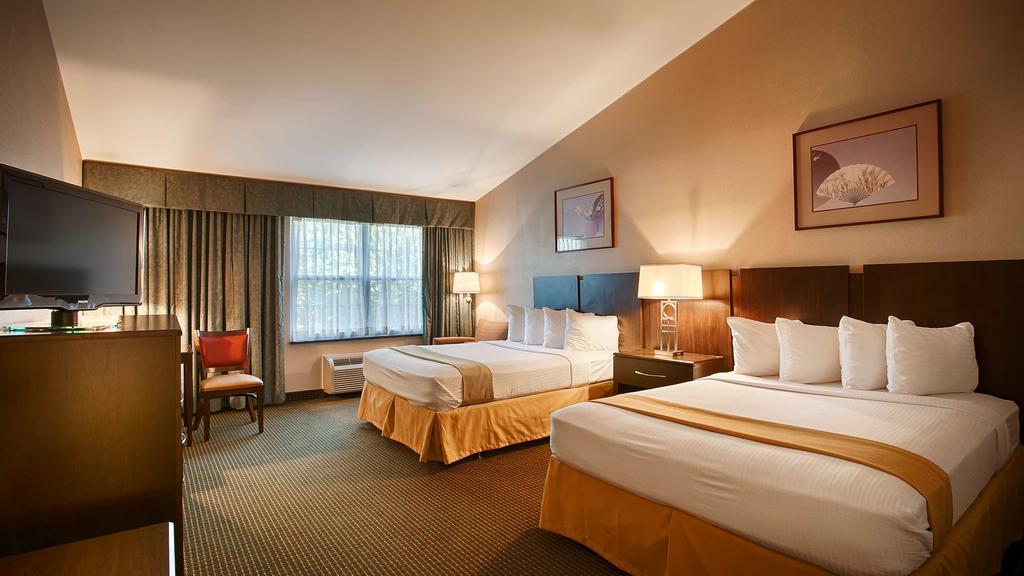 Clarion Inn Falls Church-Arlington Екстериор снимка
