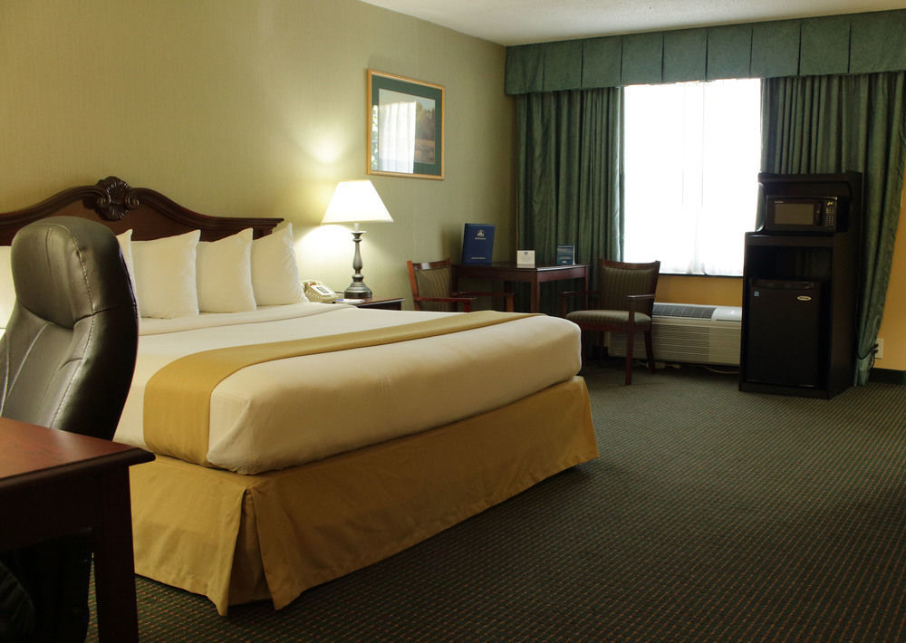 Clarion Inn Falls Church-Arlington Екстериор снимка