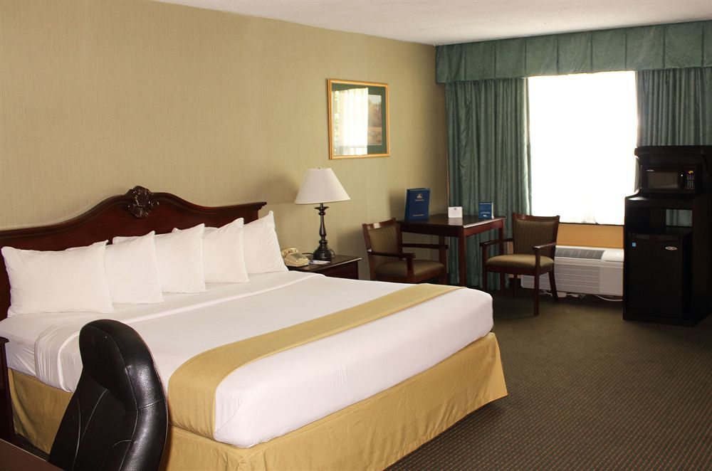 Clarion Inn Falls Church-Arlington Екстериор снимка