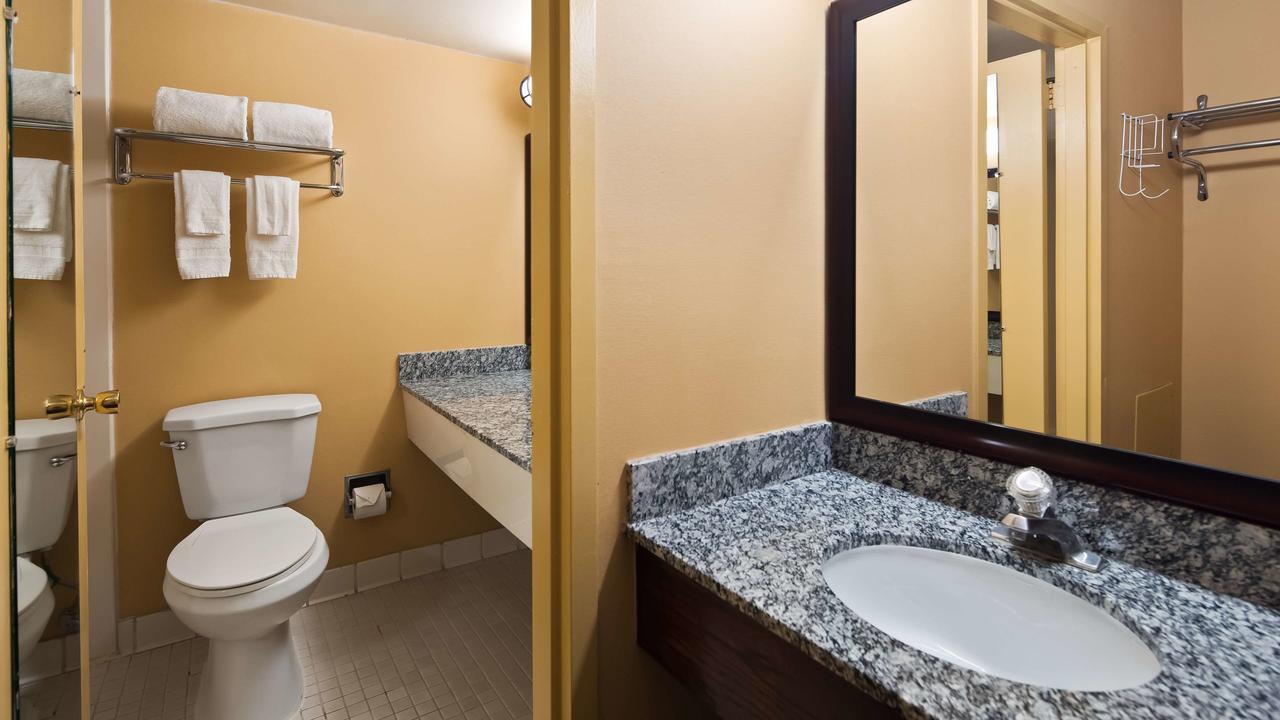 Clarion Inn Falls Church-Arlington Екстериор снимка