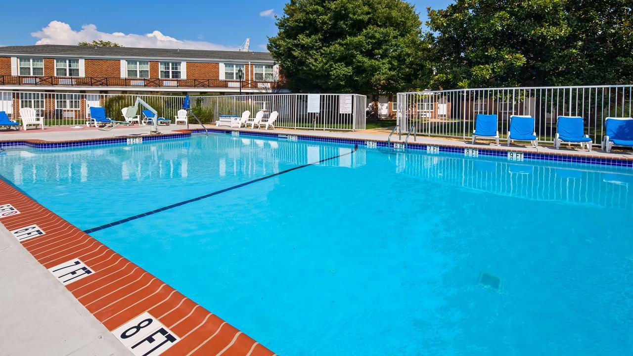Clarion Inn Falls Church-Arlington Екстериор снимка