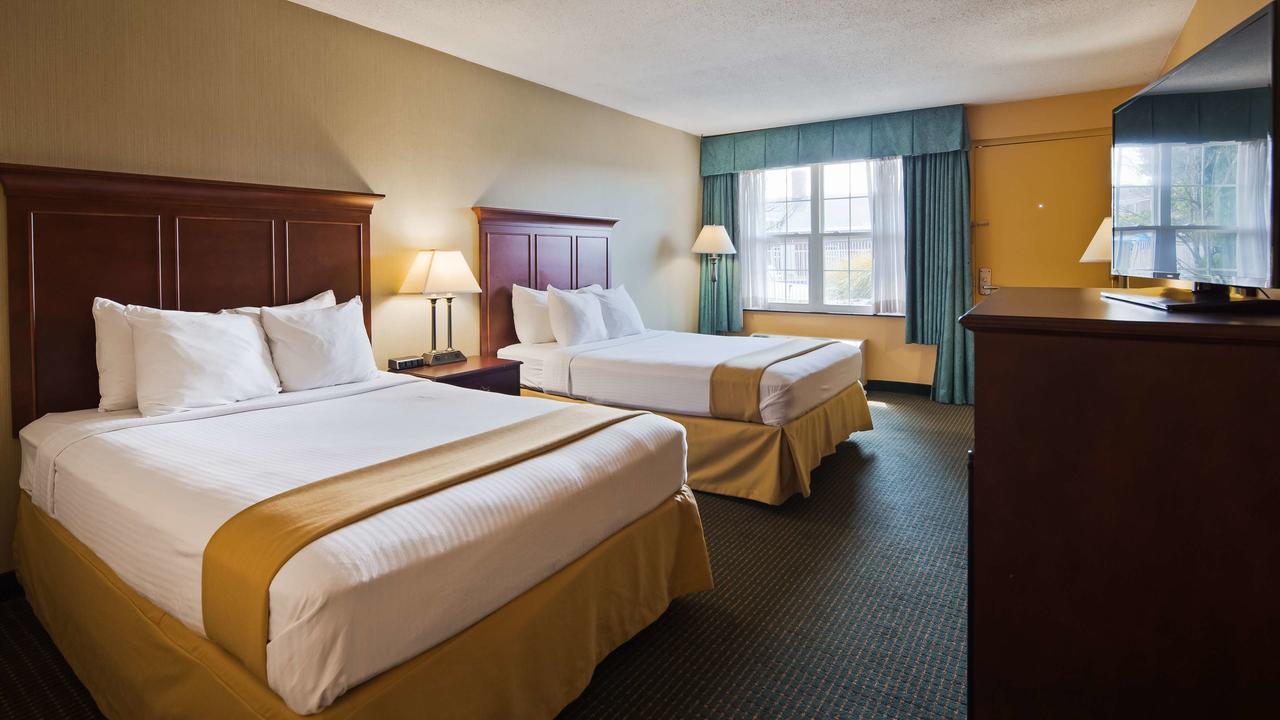 Clarion Inn Falls Church-Arlington Екстериор снимка