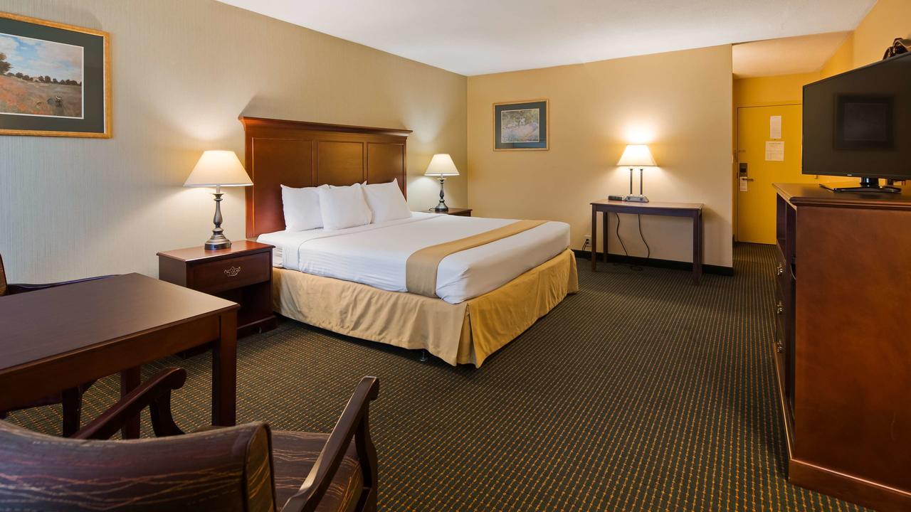 Clarion Inn Falls Church-Arlington Екстериор снимка