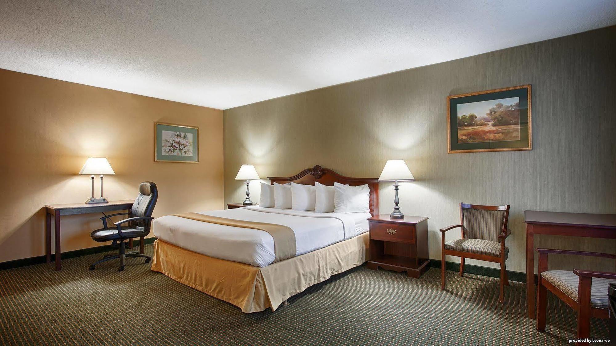 Clarion Inn Falls Church-Arlington Екстериор снимка